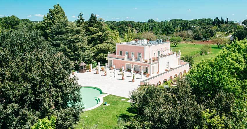 Esterno del Relais Villa San Martino dove cenare a Martina Franca da Bros'